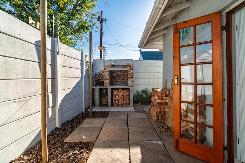 2 Bedroom Property for Sale in Harfield Village Western Cape